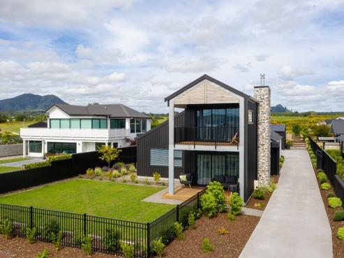 18 Pukenamu Road, Rainbow Point