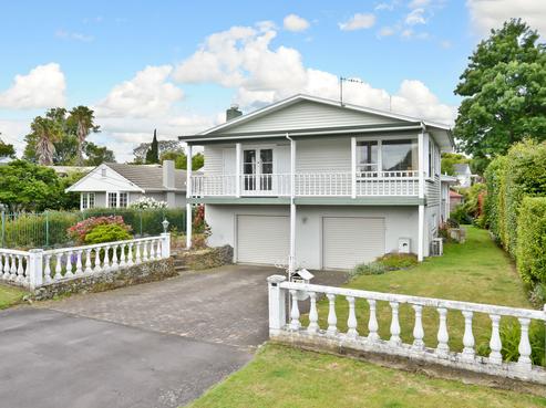 910 River Road, Queenwood