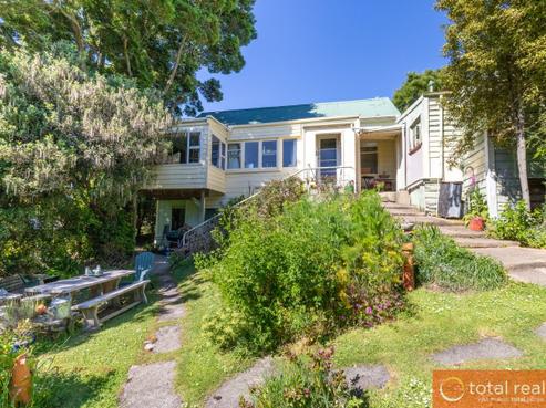 37 Garfield Avenue, Roslyn