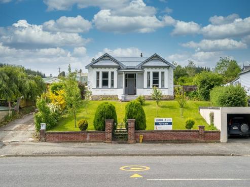32 Irvine Street, Lawrence