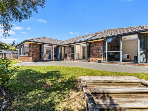 8 Ballymore Drive, Pinehill