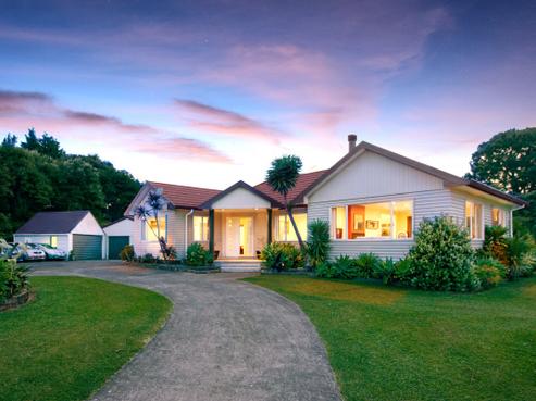 1172 East Coast Road, Redvale