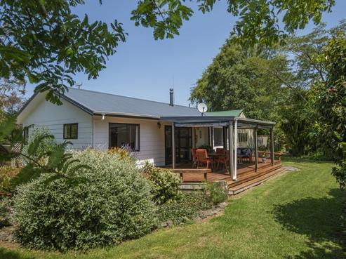 82 Loop Road, Otaika