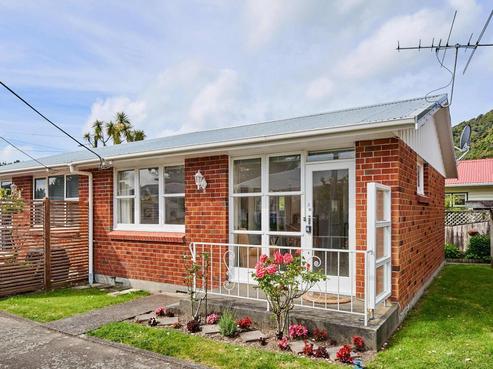 2/415 Muritai Road, Eastbourne