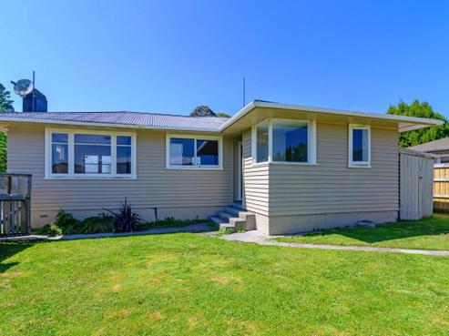 7 Werrina Crescent, Mangakakahi
