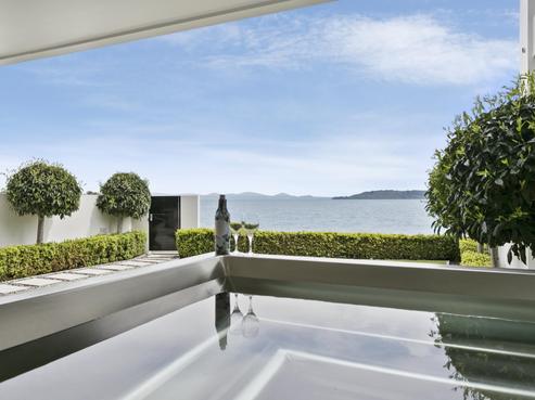 3/225 Lake Terrace, Waipahihi