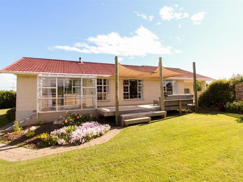 15 Whitestone Crescent, Weston