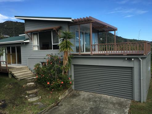 13 Beach Valley Road, Piha