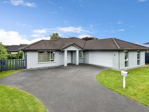 56 Thomas Road, Huntington