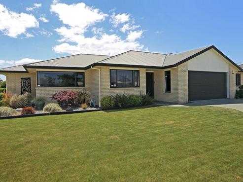 205 Frimley Oaks, Frimley