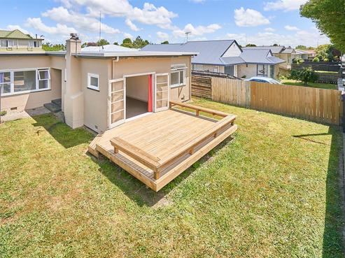 422 Botanical Road, West End