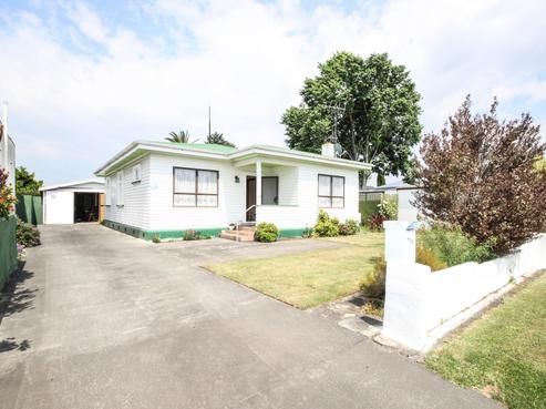 403 Massey Street, Akina