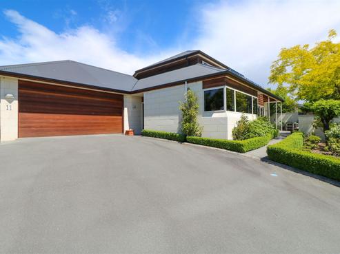 11 Chateau Close, Gleniti