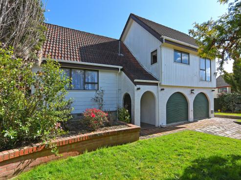 6 Pioneer Grove, Silverstream