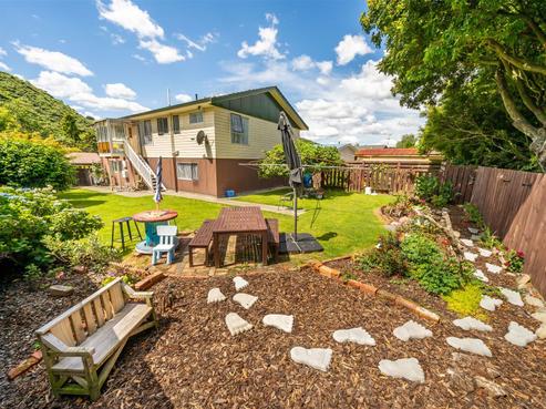 30 Larchmont Grove, Totara Park