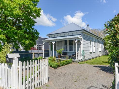 510 Southampton Street West, Hastings