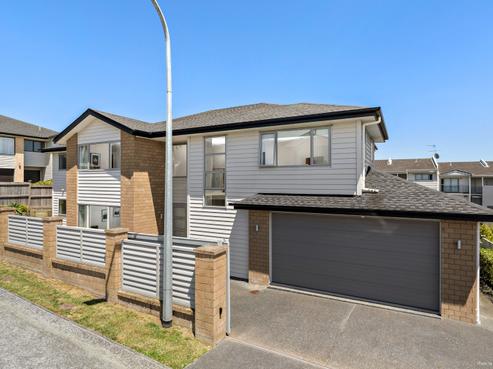 99 Medallion Drive, Oteha