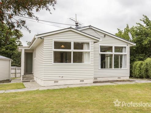 8 Fox Street, Featherston