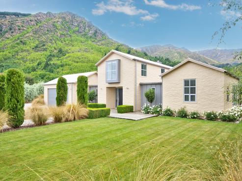 13 Essex Avenue, Arrowtown