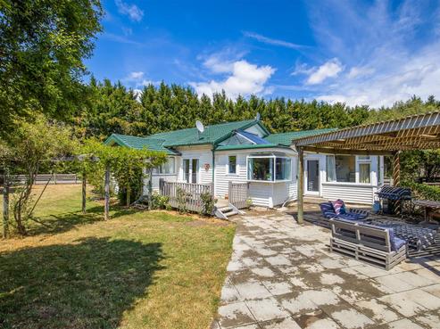 43 Browns Road, Okuku