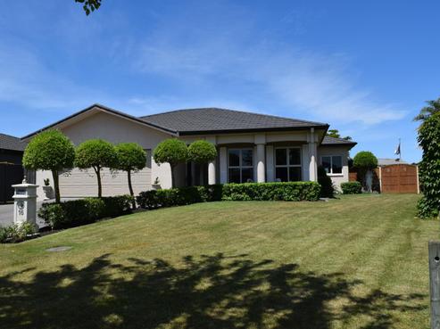 16 Heynes Place, Clive