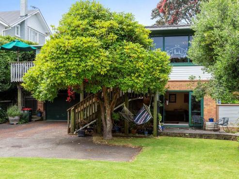 2/16 Mclean Street, Strandon