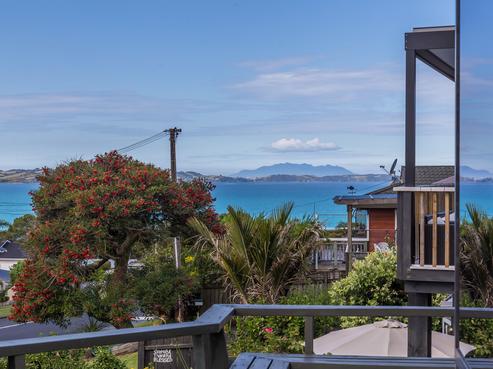 10 Alexander Road, Algies Bay