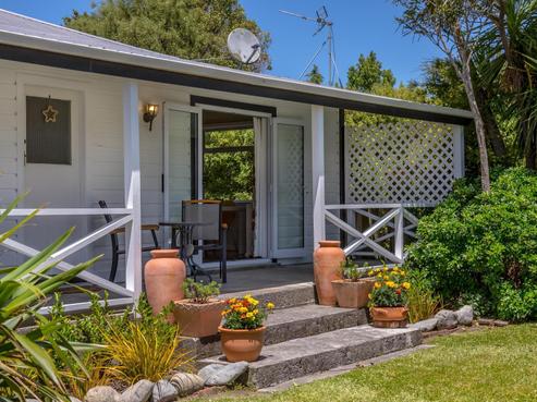 8 Yule Grove, Greytown