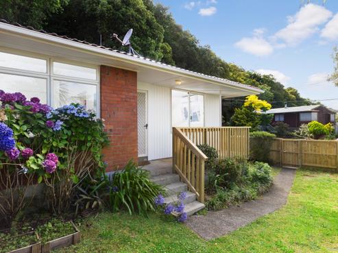 1/2B Queensway, Three Kings
