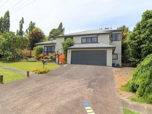 612 Augustus Street North, Thames