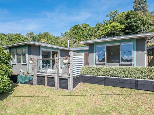 77 Renown Road, Raumati South