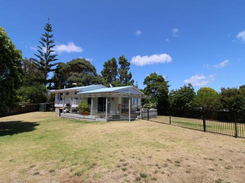111 Manuka Place, Matarangi