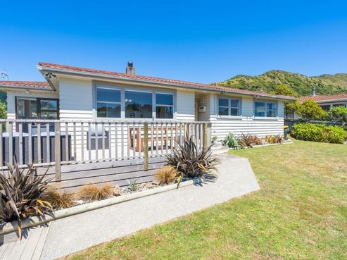 104 Tilley Road, Paekakariki