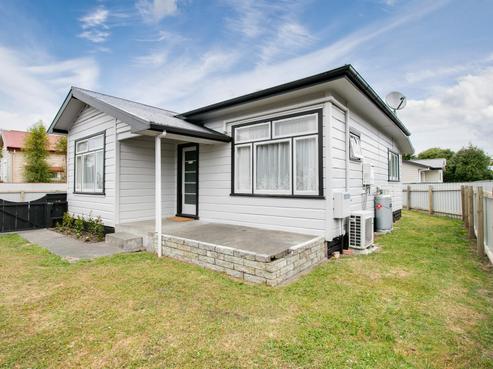 703 Oak Road, Akina