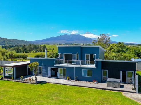 1960 South Road, Oakura