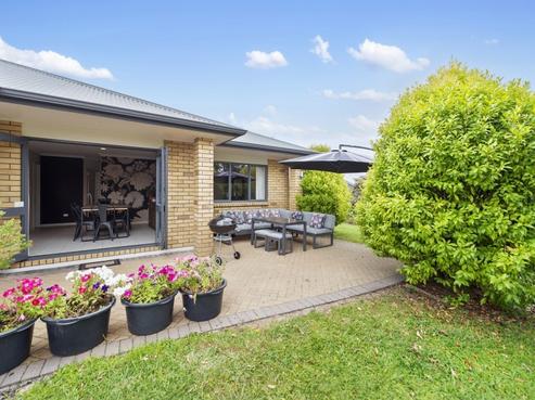 16 Holford Place, Huntington