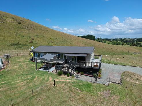 66 Puriri Glade, Maungaturoto