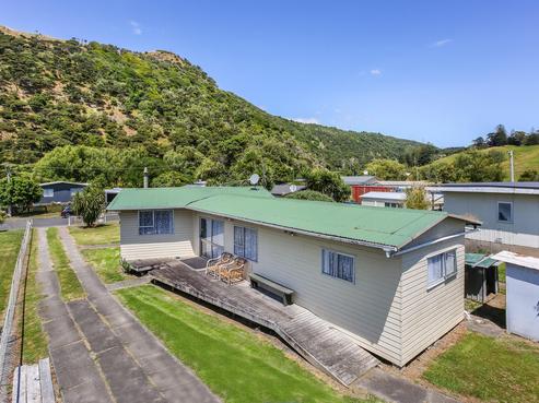 12 Maraetai Place, Port Waikato