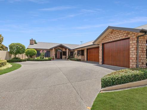 11 The Esplanade, Huntington