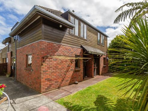9A Colin Grove, Central Hutt