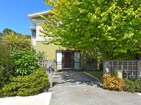 8 Greenwich Grove, Stokes Valley