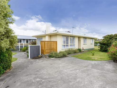 611 Willow Place, Akina
