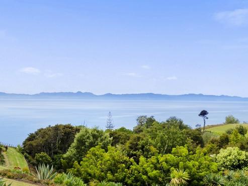 1843E East Coast Road, Whakatiwai