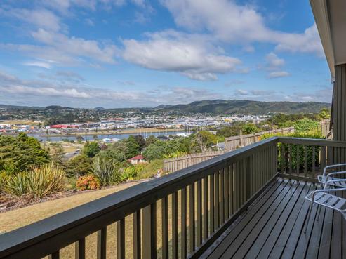 27 Memorial Drive, Parahaki