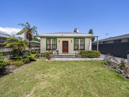 24 Riverbank Street, Ebdentown