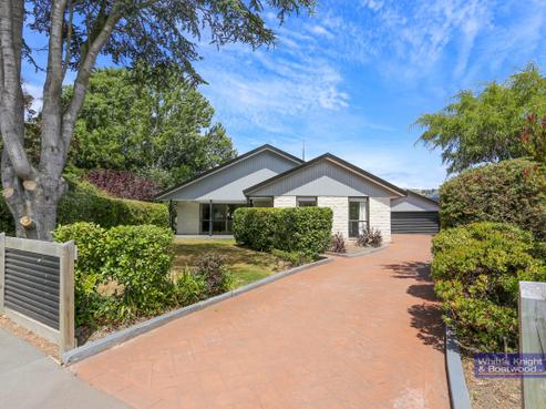 6 Holmcroft Court, Cracroft