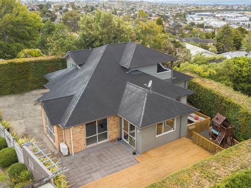 2/23 Sunset Road, Totara Vale