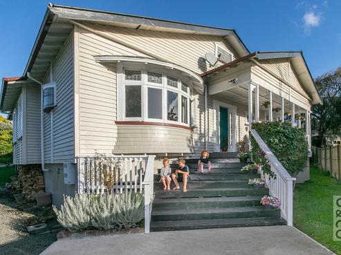 12 Elliot Street, Riverhead
