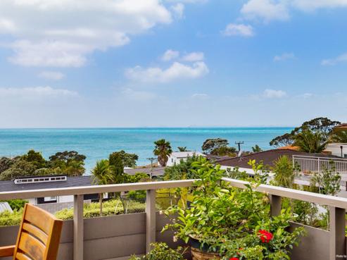 2/499 Beach Road, Murrays Bay