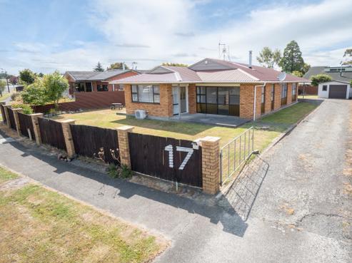 17 Fiona Crescent, Feilding